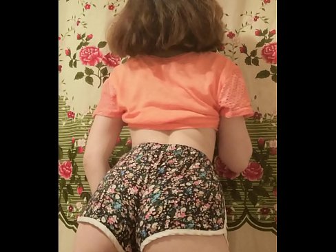 ❤️ Сексуальная юная малышка делает стриптиз снимая свои шортики на камеру ❤️❌ Секс на сайте flvporn.ru ️